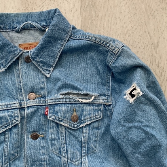 Levi’s‎ Denim Medium Wash Full Button Up Jacket Size Small Distressed - Picture 2 of 12